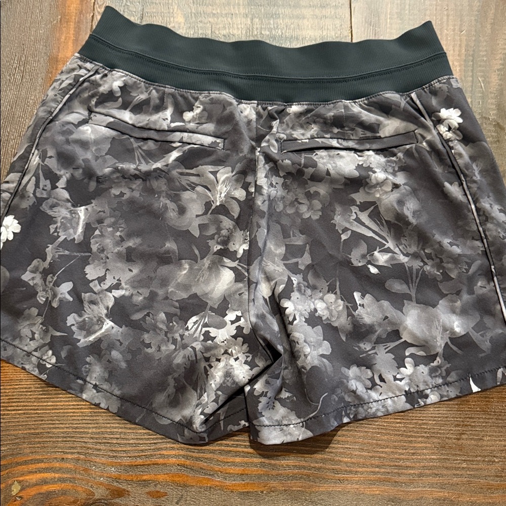 Athleta Black and Gray Brooklyn Short - Picture 5 of 7